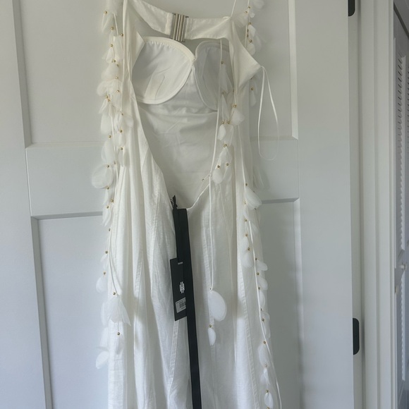 Heiress Beverly Hills White Petal Dress - Picture 4 of 8